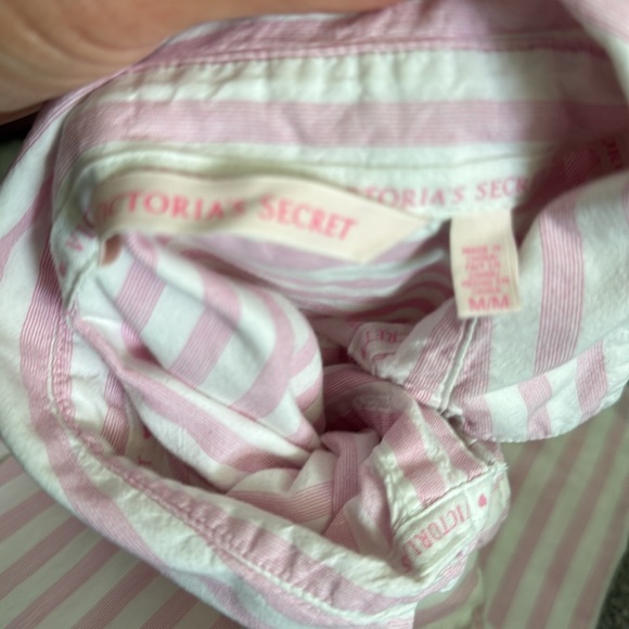 Victoria’s Secret Sleep Shirt- button up- pink and white strip- size Medium - Picture 4 of 4